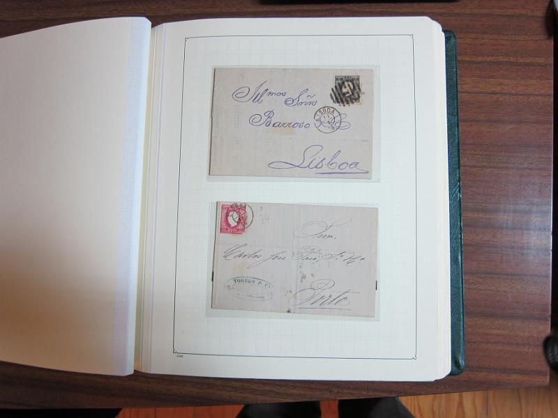 0018 (64).JPG -     Lote:    18      Marcofilia      Lotes Especiais       Descrição:         Portugal &mdash; Colecção especializada em dois álbuns com estudo especializado das marcas de duplo círculo e circulares de Lisboa, com selos de diversas emissões e cartas. Lote a ver.        Lote       Valor Base:     &euro; 1.000,00     Valor Venda:     Retirado     